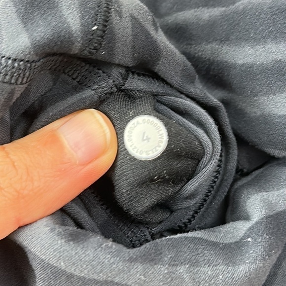 Lululemon Align Crop *21" Le Tigre Camo Deep Coal Multi - Picture 4 of 4
